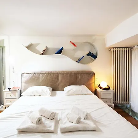 Apartment Charming One Bedroom In Moscova Area