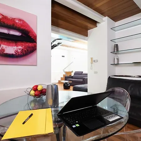 Charming One Bedroom In Moscova Area Apartment Mailand