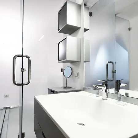 Charming One Bedroom In Moscova Area Apartment Milan