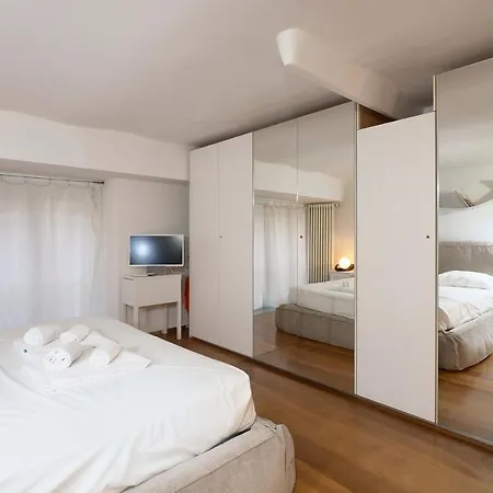 Apartment Charming One Bedroom In Moscova Area Mailand