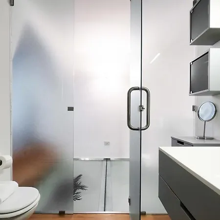 Apartment Charming One Bedroom In Moscova Area Mailand