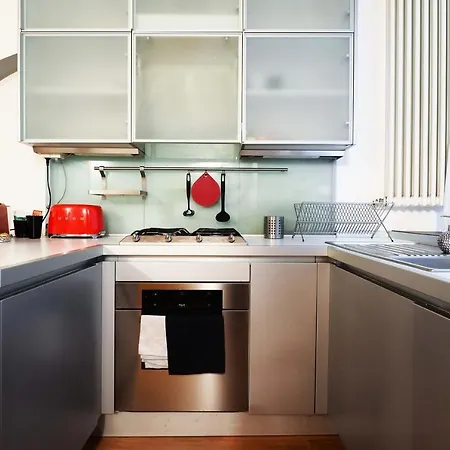 Charming One Bedroom In Moscova Area Apartment Mailand