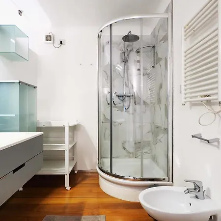 Charming One Bedroom In Moscova Area Apartment Mailand